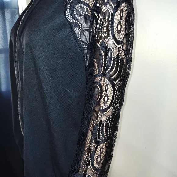 Elegant Black Lace Sleeve Women's Jacket - Picture 3 of 4